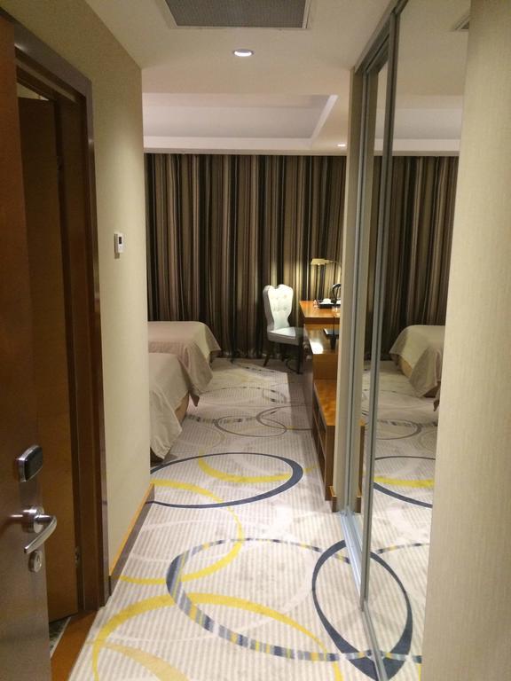 Royal Plaza Hotel And Casino Kapchagay Quarto foto