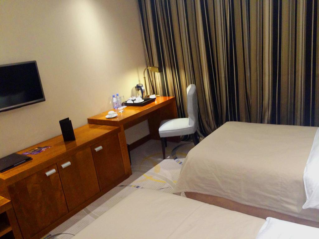 Royal Plaza Hotel And Casino Kapchagay Quarto foto