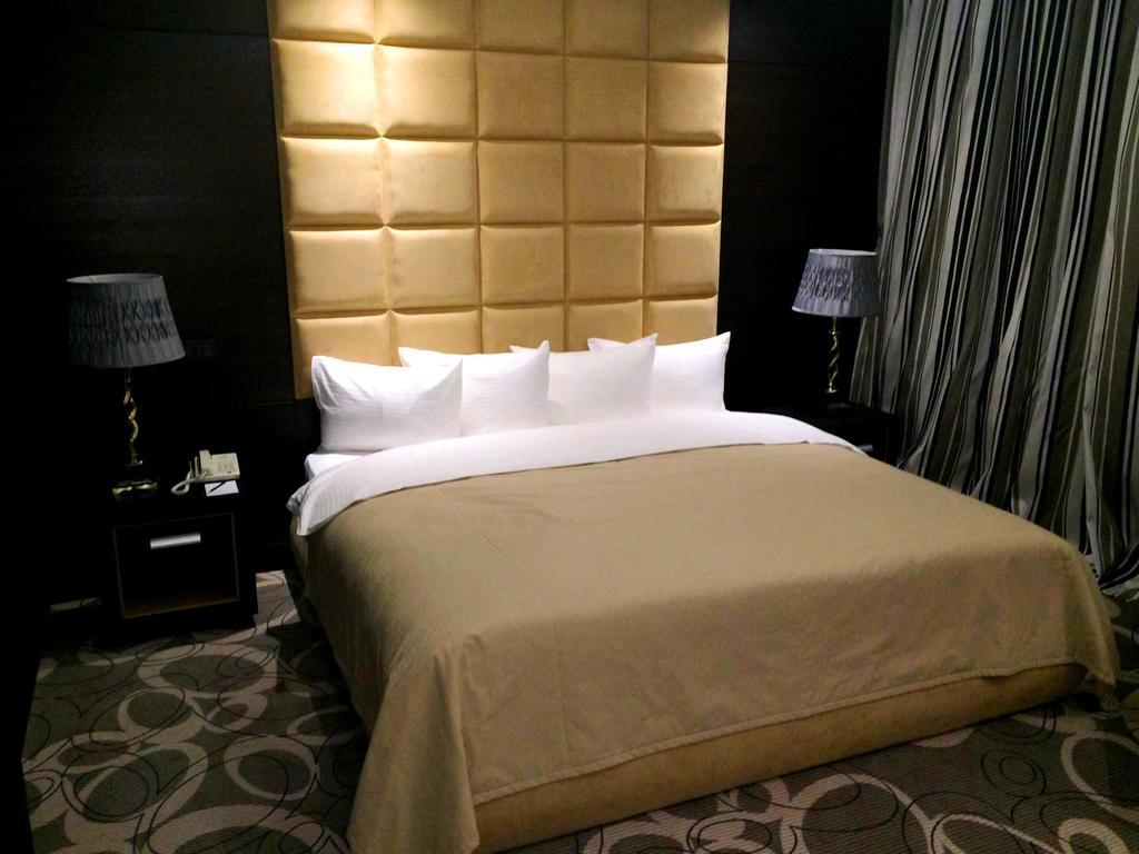Royal Plaza Hotel And Casino Kapchagay Quarto foto