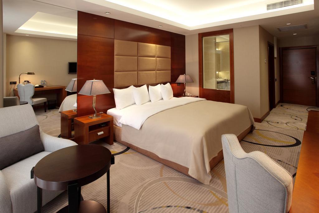 Royal Plaza Hotel And Casino Kapchagay Quarto foto