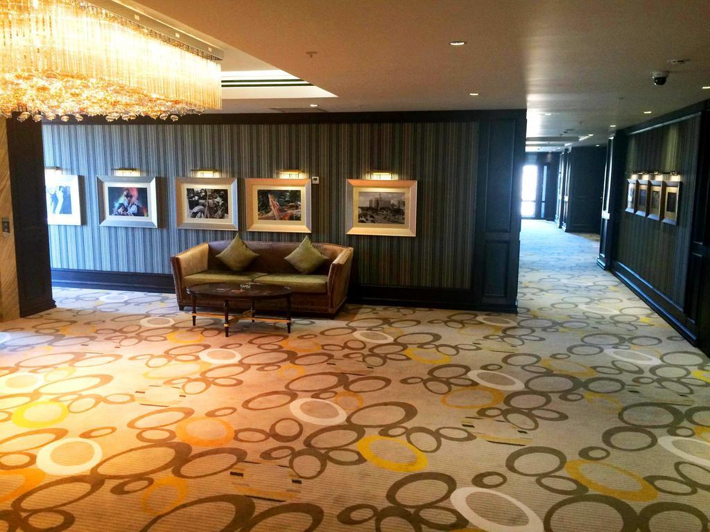 Royal Plaza Hotel And Casino Kapchagay Exterior foto